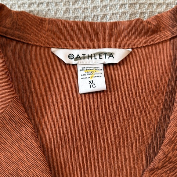 Athleta echo top - Picture 2 of 5